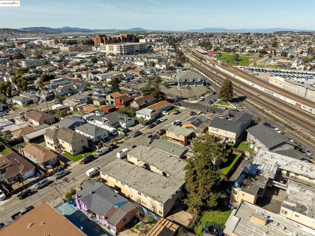 146 19Th St, Richmond CA: https://media.crmls.org/mediaz/363b9e00-acca-4f79-b241-a95f6b65e208.jpg