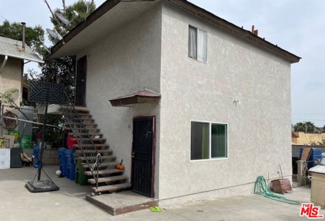 524 N Cummings Street, Los Angeles CA: https://media.crmls.org/mediaz/363bd94b-8f0a-4e79-aba4-0c3dabc501ef.jpg