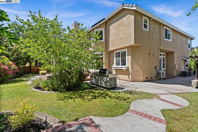 318 Montoya Way, Danville CA: https://media.crmls.org/mediaz/363c0a56-ad9a-4c05-ba25-9b1391697786.jpg