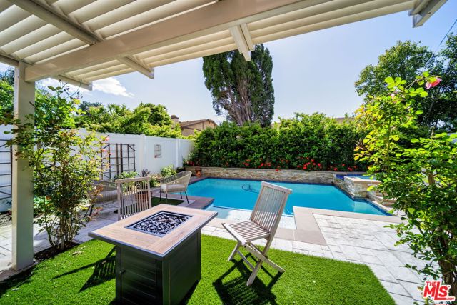 25685 Lupita Drive, Valencia CA: https://media.crmls.org/mediaz/363c10bf-60f2-4e4f-ab0e-abaa8e8fb7cd.jpg
