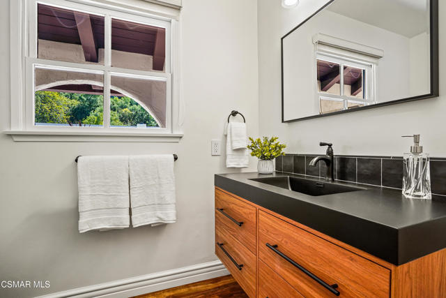 863 Falmouth Street, Thousand Oaks CA: https://media.crmls.org/mediaz/363c511f-576a-49ee-9eca-76cd0628a7b6.jpg