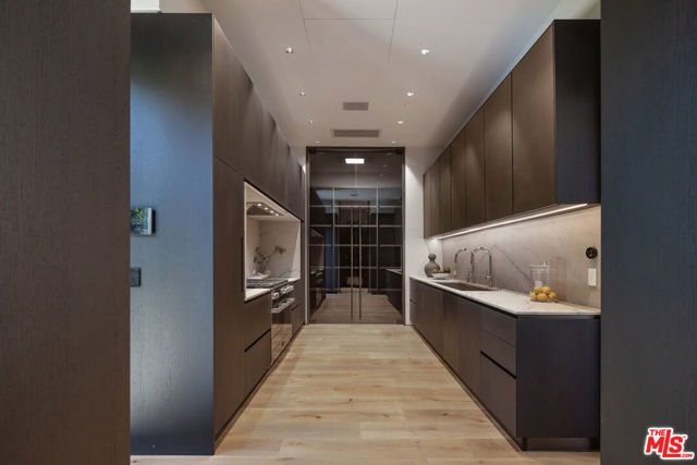 615 N Faring Road, Los Angeles CA: https://media.crmls.org/mediaz/363c57b7-104f-4e18-9431-1b36d83f1110.jpg