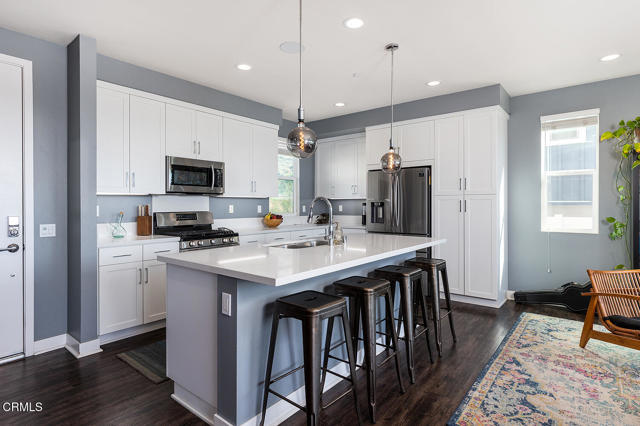 Detail Gallery Image 4 of 35 For 11825 Terra Vista Way #133,  Sylmar,  CA 91342 - 3 Beds | 2/1 Baths