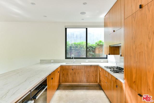 848 Milwood Avenue, Venice CA: https://media.crmls.org/mediaz/363cfab8-74ed-4269-ad72-fc3e4fedb4c5.jpg