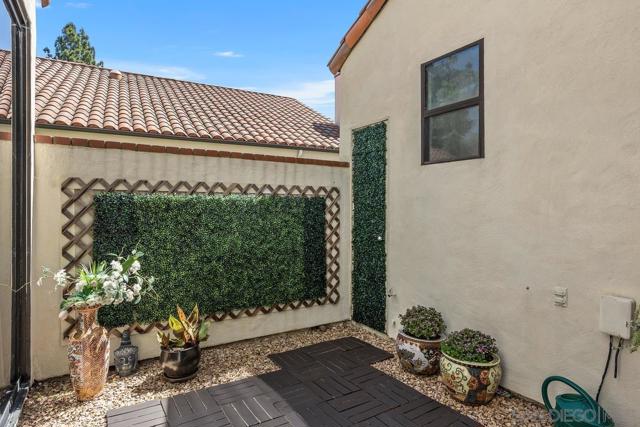 17635 Parlange Pl, San Diego CA: https://media.crmls.org/mediaz/363e1d18-5ff2-4449-bf74-307588e74c19.jpg