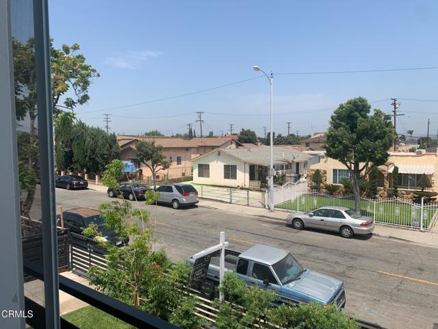 729 S Kern Avenue, Los Angeles CA: https://media.crmls.org/mediaz/363e748f-6f8c-4a41-9f33-27438d90d7da.jpg
