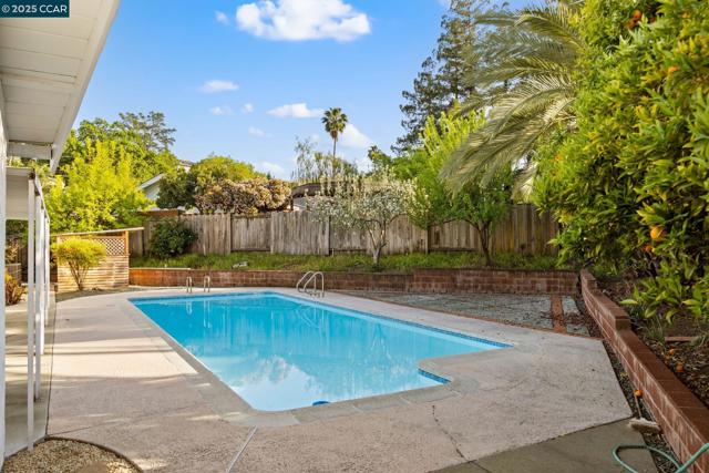 3710 Northridge Dr, Concord CA: https://media.crmls.org/mediaz/363e8c6e-c577-4060-83ad-4a14ad981780.jpg