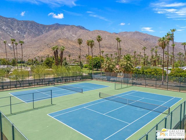 2723 S Kings Road, Palm Springs CA: https://media.crmls.org/mediaz/363ee117-9f85-4280-ba25-03f5cdfa7f31.jpg