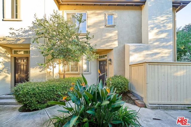 915 Somerville, Irvine CA: https://media.crmls.org/mediaz/363ef9b5-ff2a-4a42-b65a-f17a1e4bfd67.jpg