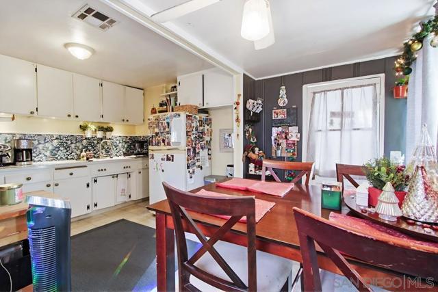 1654 LINWOOD, San Diego CA: https://media.crmls.org/mediaz/36403a86-b36f-4785-8e0e-d246d86b2ed3.jpg