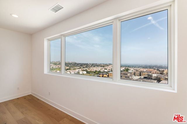 11770 N Hillsborough Lane, Porter Ranch CA: https://media.crmls.org/mediaz/36405a52-e3ff-45bf-9f77-dac0a53b3411.jpg