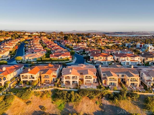 5448 Caminito Bayo, La Jolla CA: https://media.crmls.org/mediaz/36406231-3dd3-4736-9840-fd737db02283.jpg