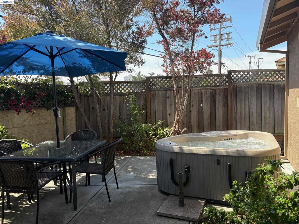 https://media.crmls.org/mediaz/3640a3e8-fa28-49bd-8189-5d11fecb0ccd.jpg?preset=X-Large