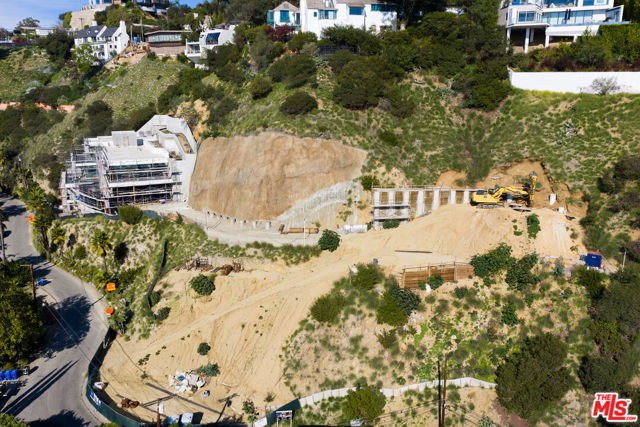 2004 Sunset Plaza Drive, Los Angeles CA: https://media.crmls.org/mediaz/3640f782-577d-4ba3-924b-1dc0886abb30.jpg