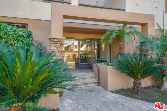 5525 Canoga Avenue, 302 photo 2
