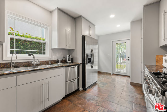 419 S Almont Drive, Beverly Hills CA: https://media.crmls.org/mediaz/3642bfee-6376-454b-9d5b-9712745fdc3a.jpg