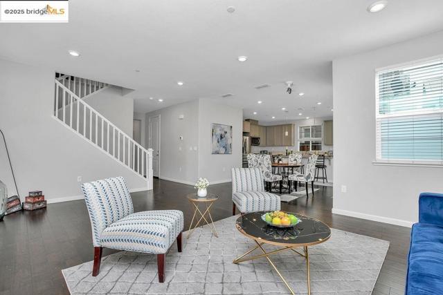 89 Baird Cir, Brentwood CA: https://media.crmls.org/mediaz/364376a4-0935-4faf-8505-d3f696eb3814.jpg