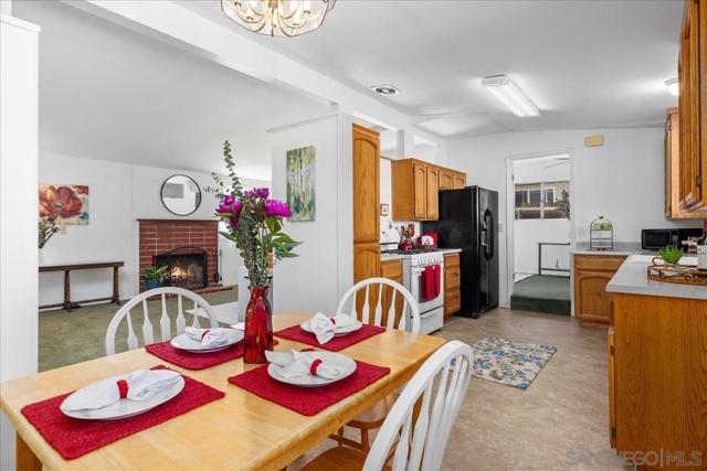 13752 Frame Rd, Poway CA: https://media.crmls.org/mediaz/3643f9c1-cfc0-4e5f-8bd3-a6414dfe8f46.jpg