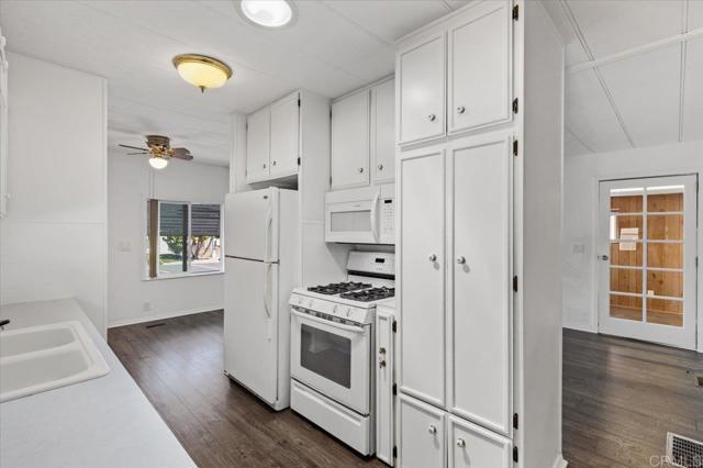 1501 Anza Avenue, Vista CA: https://media.crmls.org/mediaz/36447bb6-29e3-4fcf-b4e6-ebefa346ced0.jpg