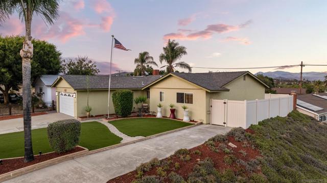 9447 Medina Dr, Santee CA: https://media.crmls.org/mediaz/36449af3-b826-4966-9a9c-12f539596709.jpg