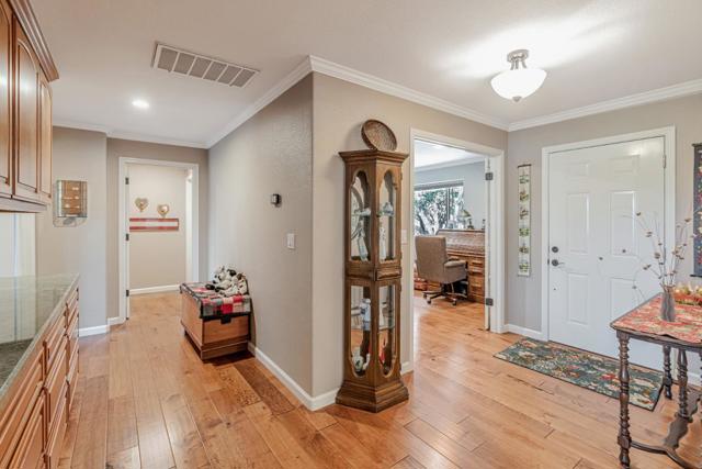 19225 Reavis Way, Salinas CA: https://media.crmls.org/mediaz/3644ae2a-cd73-483b-b36e-424ef918e866.jpg