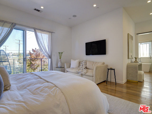 11954 Lucile Street, Culver City CA: https://media.crmls.org/mediaz/3644cca3-deb3-4bc5-9d27-cac60f6bc97d.jpg