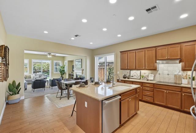 1900 Monte Vista Drive, Hollister CA: https://media.crmls.org/mediaz/3645babc-4e32-44d8-9298-2e1900b14a20.jpg