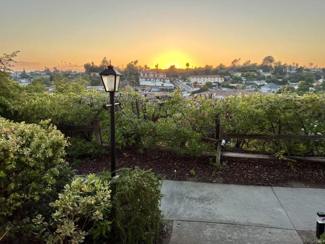 670 Bel Air Dr W, Vista CA: https://media.crmls.org/mediaz/3645c378-65b4-4bb2-a518-09eb50c42f80.jpg