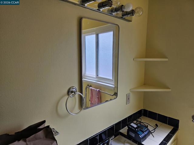 Image 17 of 38 For 627 Kern St  