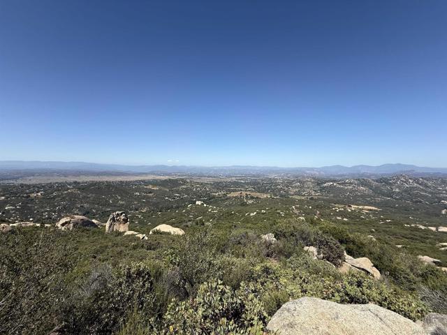 17441 Dos Picos Park Road, Ramona CA: https://media.crmls.org/mediaz/36461302-c13c-420e-bba3-361e604c8250.jpg