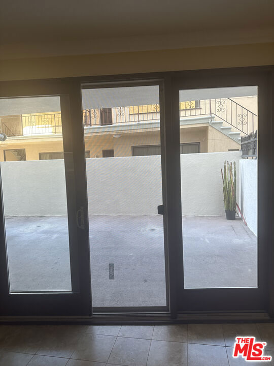 122 N Clark Drive, West Hollywood CA: https://media.crmls.org/mediaz/36465662-55d7-4c4d-9013-0257c369974d.jpg