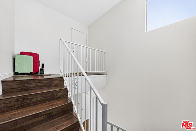 4823 Elmwood Avenue, C photo 23