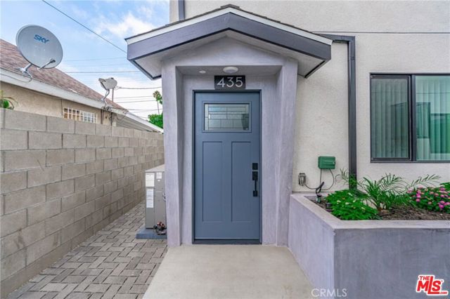 433 W Gage Avenue, Los Angeles CA: https://media.crmls.org/mediaz/3646c698-ebb1-4995-b4c4-bab7379ef8f5.jpg