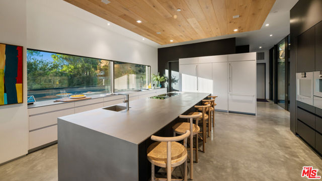 2341 Gloaming Way, Beverly Hills CA: https://media.crmls.org/mediaz/3647377a-e205-427e-8fcd-45dc179431ea.jpg