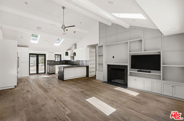 2425 Rinconia Drive, Los Angeles CA: https://media.crmls.org/mediaz/36474c76-3c4f-4a68-b56e-f349e2aa31cc.jpg