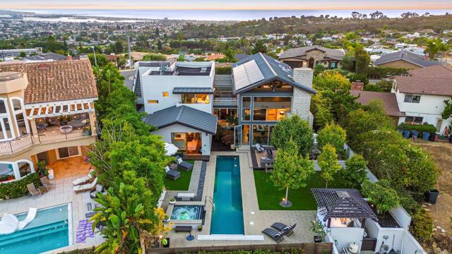 5259 Pacifica Dr, San Diego CA: https://media.crmls.org/mediaz/3647a30f-7d60-4951-aa52-9f7a754e4f9c.jpg