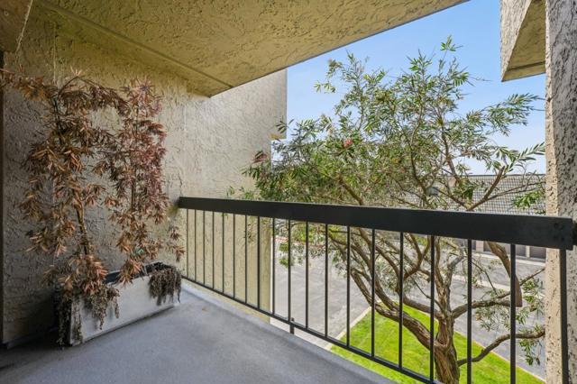 415 Roberts Road, Pacifica CA: https://media.crmls.org/mediaz/3647cef7-2bcf-459f-8390-acdde47a240c.jpg