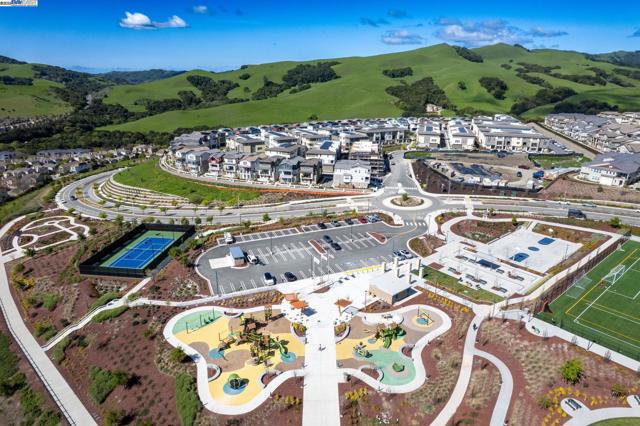 318 Paradiso Ct, San Ramon CA: https://media.crmls.org/mediaz/3647eb8e-8ee9-4252-b967-1c7378a1b748.jpg