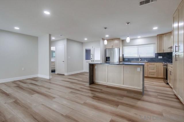 16731 Callado Ct, San Diego CA: https://media.crmls.org/mediaz/3647f80a-ecbb-46d4-9d3a-b7c54f316e1e.jpg