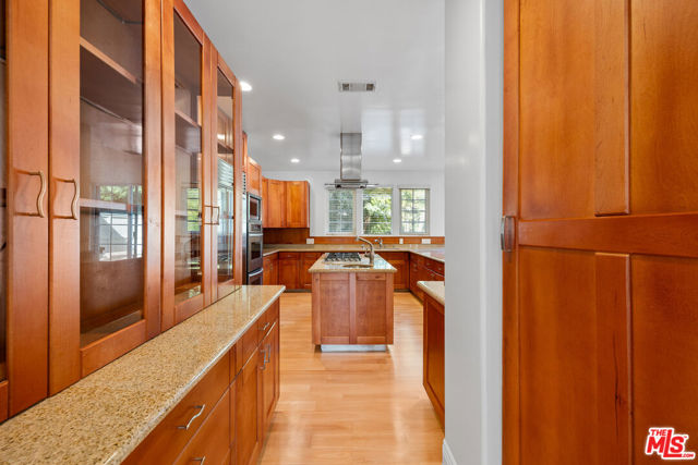 7412 Denrock Avenue, Los Angeles CA: https://media.crmls.org/mediaz/36489124-87c9-475e-a6ae-82d71ef30524.jpg