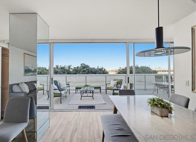 1820 Avenida Del Mundo, Coronado CA: https://media.crmls.org/mediaz/3648994f-e643-43aa-a141-5d4002bad82a.jpg