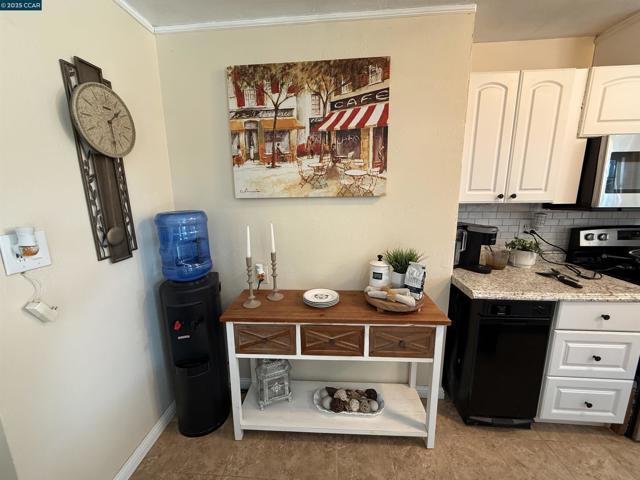 2279 Saint George Dr, Concord CA: https://media.crmls.org/mediaz/3648bd79-b050-4a1a-84e6-5deae1fe69f4.jpg