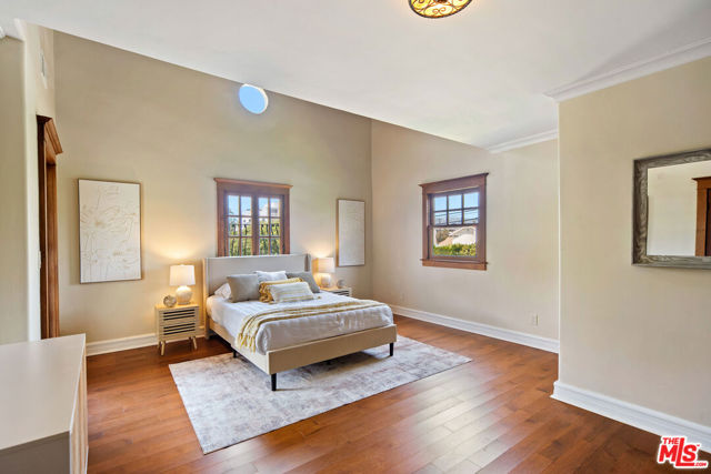 588 N Gower Street, Los Angeles CA: https://media.crmls.org/mediaz/3648c634-1365-4661-8449-03decc08bda6.jpg