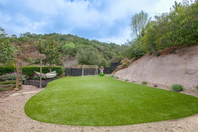 19950 Elfin Forest Ln, Escondido CA: https://media.crmls.org/mediaz/3649b12b-1221-4137-b6cc-368ce61cfdcd.jpg