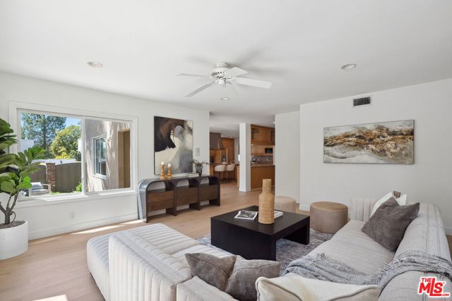 314 22nd Street, Santa Monica CA: https://media.crmls.org/mediaz/3649b31b-19f6-4399-b940-d25cd93e542f.jpg
