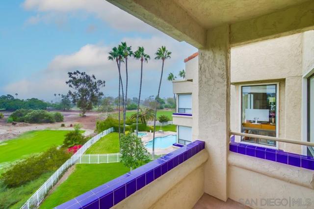 12122 Royal Birkdale Row, San Diego CA: https://media.crmls.org/mediaz/364a899c-bb63-4ef4-bfb5-99728849878a.jpg