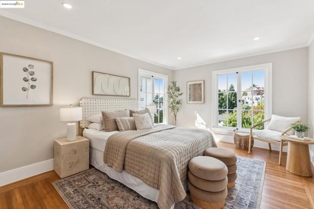 725 Carlston Ave, Oakland CA: https://media.crmls.org/mediaz/364abd5d-4ec2-4d65-ba14-ed6e6d1e25b6.jpg