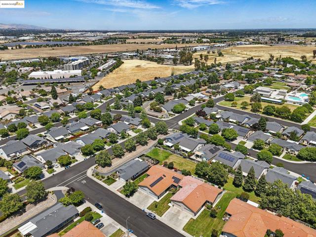 177 Bryce Way, Vacaville CA: https://media.crmls.org/mediaz/364b40c7-3414-4128-9587-b232c7a0c168.jpg