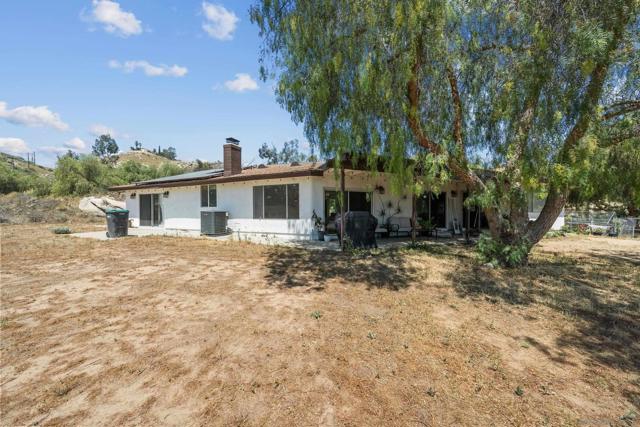 9231 Gawn Trl, Moreno Valley CA: https://media.crmls.org/mediaz/364b9a94-0002-4cc0-b737-80506482b74d.jpg