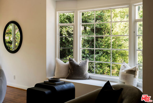 5700 Spring Oak Drive, Los Angeles CA: https://media.crmls.org/mediaz/364bb7e1-1d92-45ad-8ec8-9cbecbfc6068.jpg